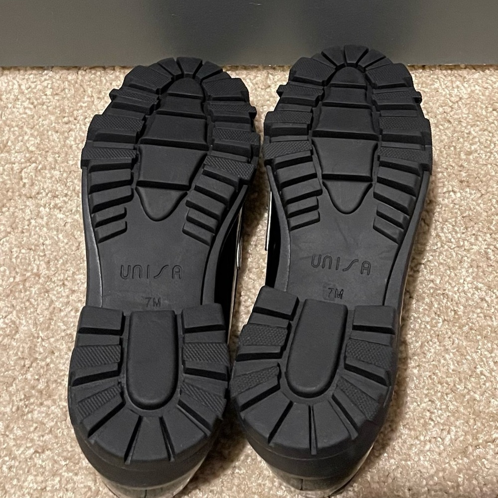 Black and white casual moccasin
